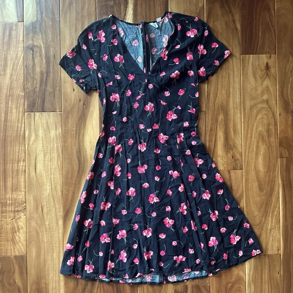 Gap Floral V-Neck Dress size 6 Tall